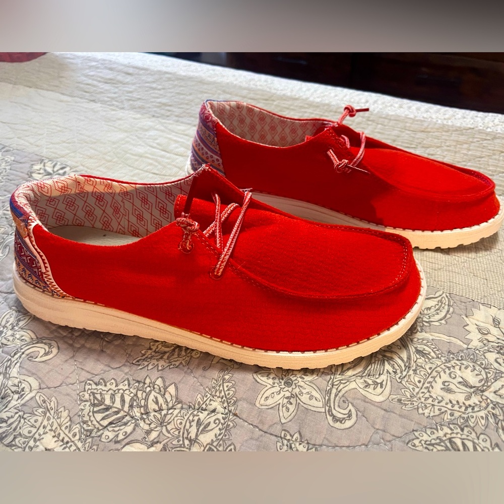 Aztec Red hey dude size 9